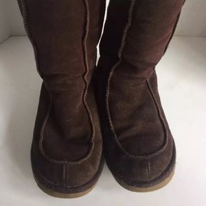 Ugg tall 5920 shearing brown suede size 4